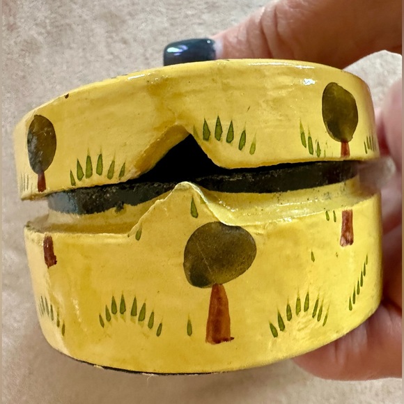 Hand Painted Calico Cat Trinket Box w/notched lid. Made in India. - Picture 2 of 10